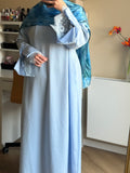 Robe en dentelle bleu pastel