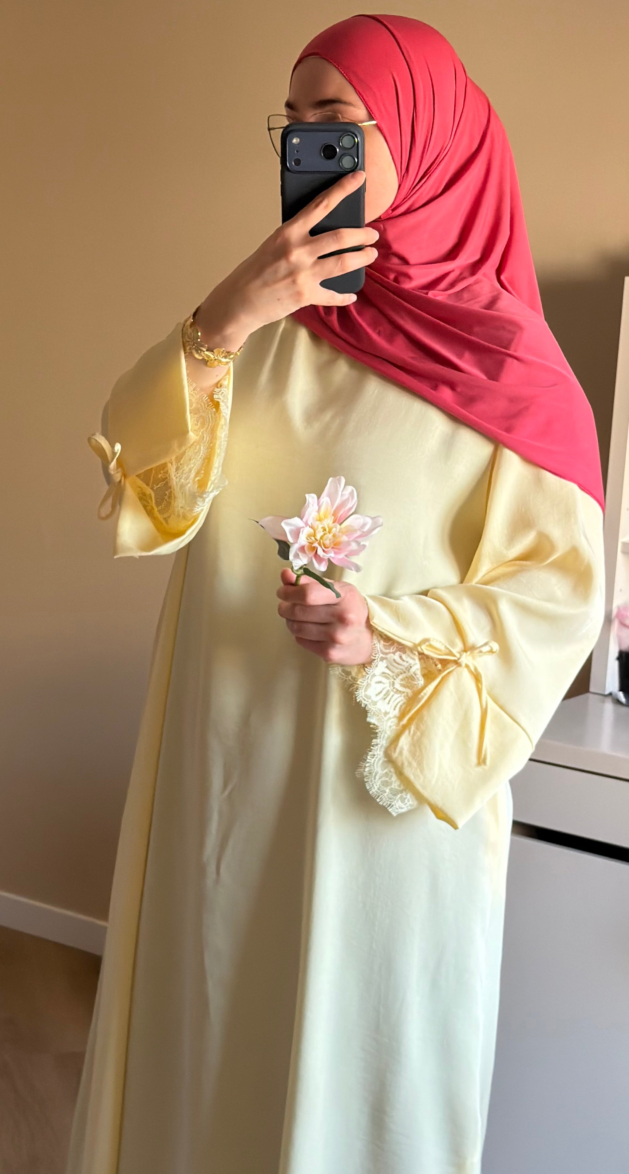 Robe en dentelle jaune