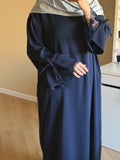 Robe en dentelle bleu foncé