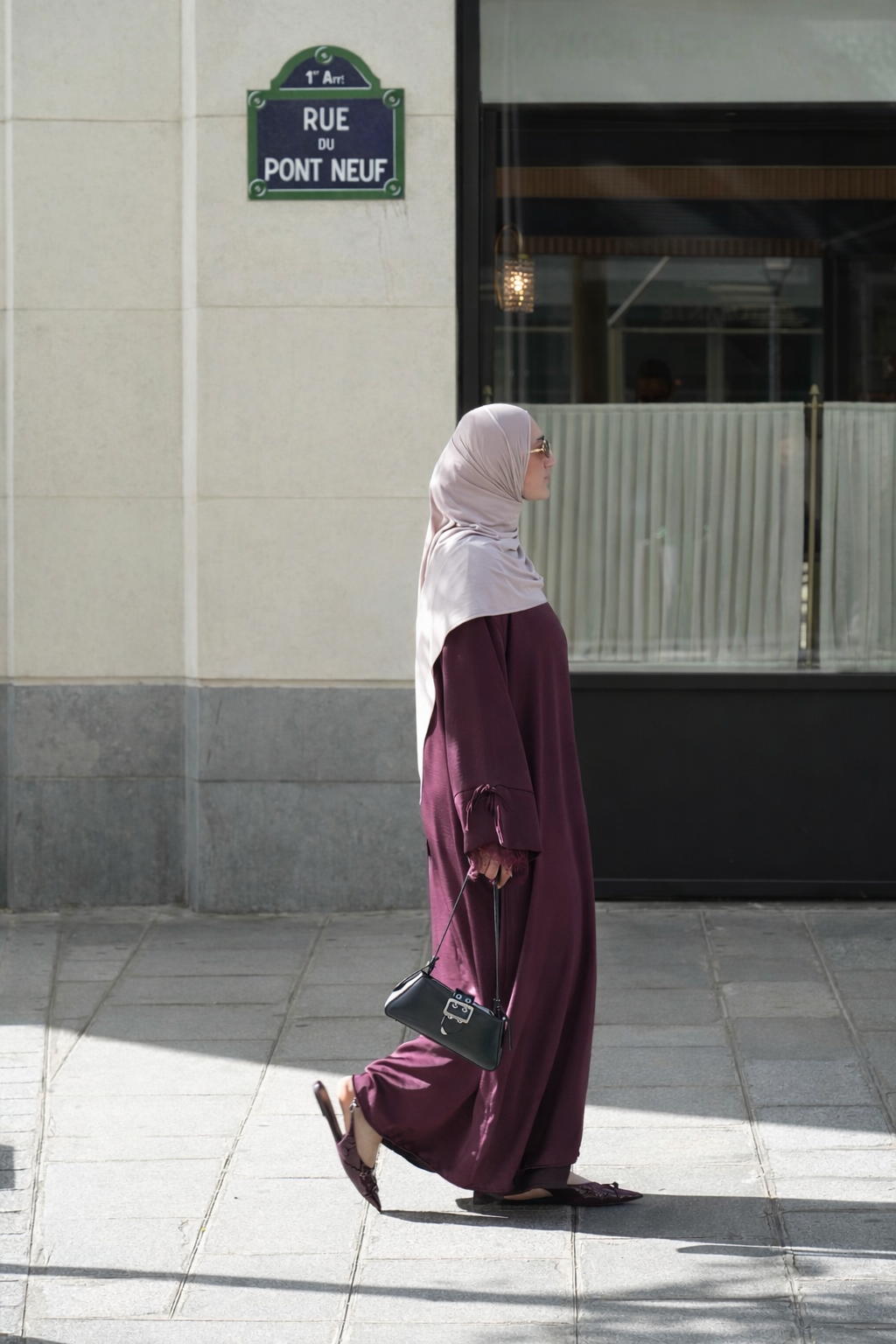 Robe en dentelle bordeaux